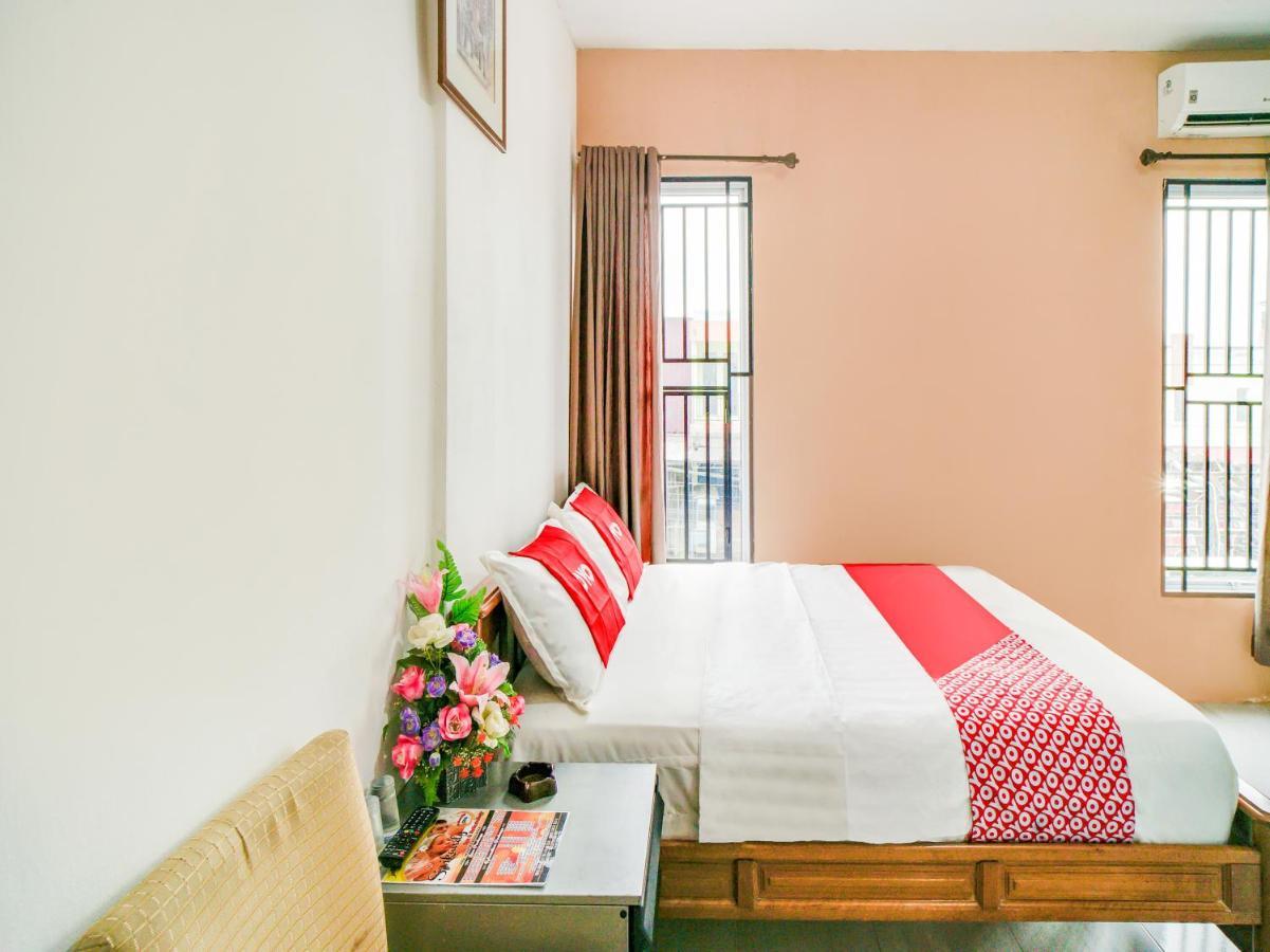 Oyo 90024 Botania Homestay & Cafe Nongsa Exterior foto